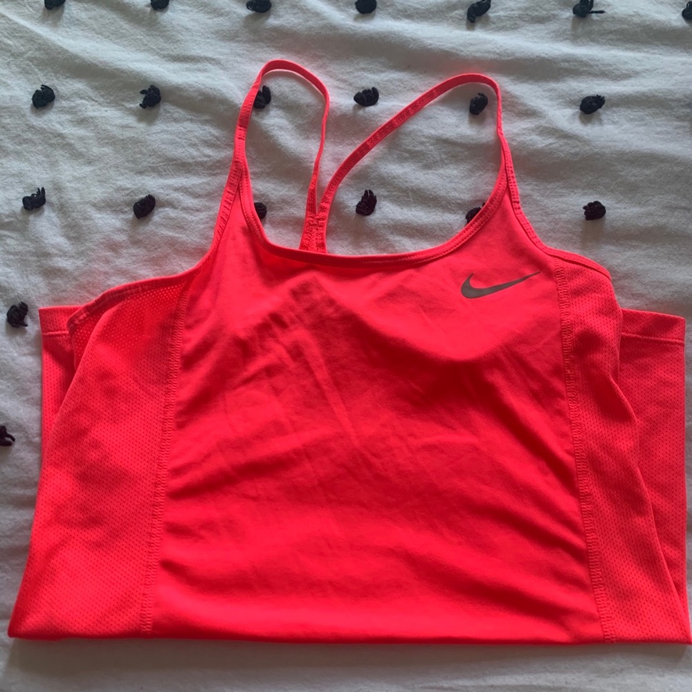 Dri-Fit Nike Top🦩